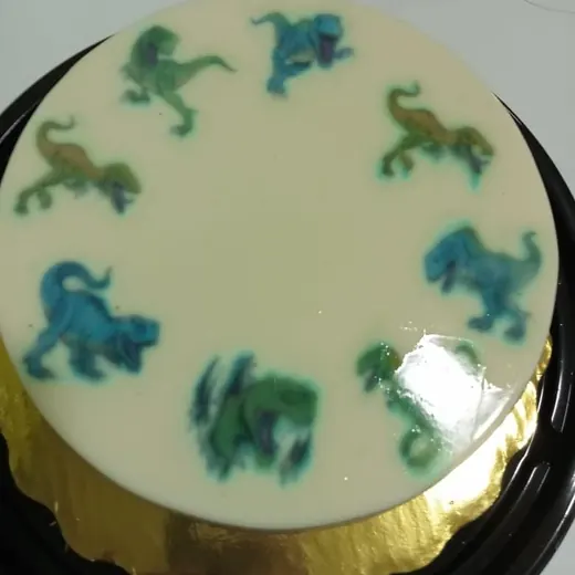 Gelatina grande blanca con imágenes de dinosaurios